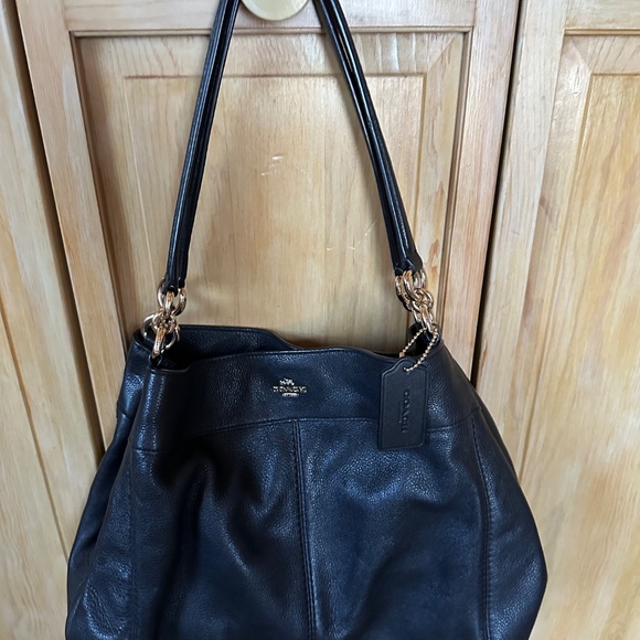 COACH Large Lexy Shoulder Bag In Pebble Leather - Black / Gold - Picture 8 of 9